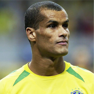 Ficha técnica do ex-jogador Rivaldo. Lances, gols e características do meia-atacante brasileiro.